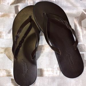 NWOT American Eagle Outfitters, women’s dark brown flip flops.  size 7